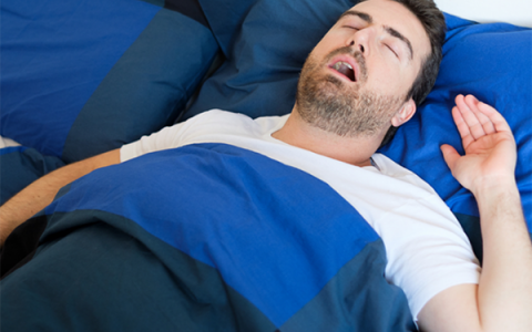 Tình trạng khô cổ họng khi ngủ cải thiện bằng biện pháp nào?