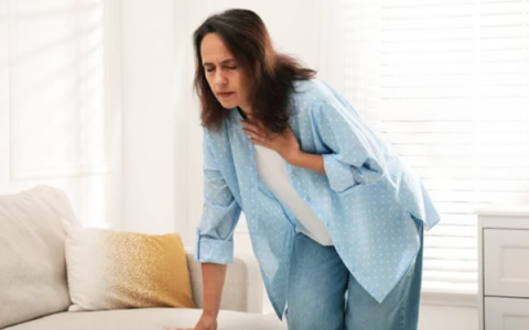 Nguyên nhân gây thở khò khè ở người lớn và phương pháp điều trị