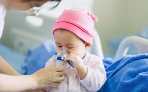 Những sai lầm khi chăm sóc khiến bé viêm phế quản mãi không khỏi