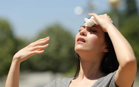 Dấu hiệu cảnh báo sốc nhiệt và các bước xử lý cần thiết