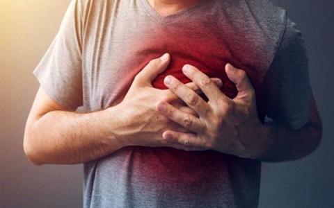 Hiểu đúng về đau thắt ngực và cách phòng ngừa biến chứng tim mạch